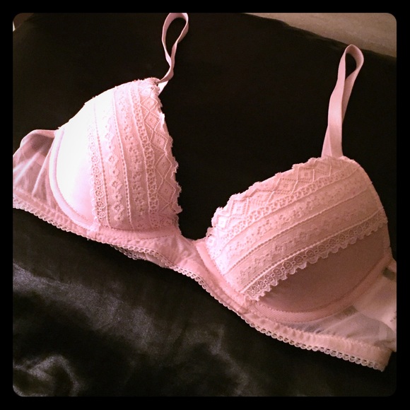 Powder Pink Lace Trimmed Push Up Bra