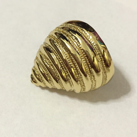 💥Brand new Lilly Pulitzer shell ring