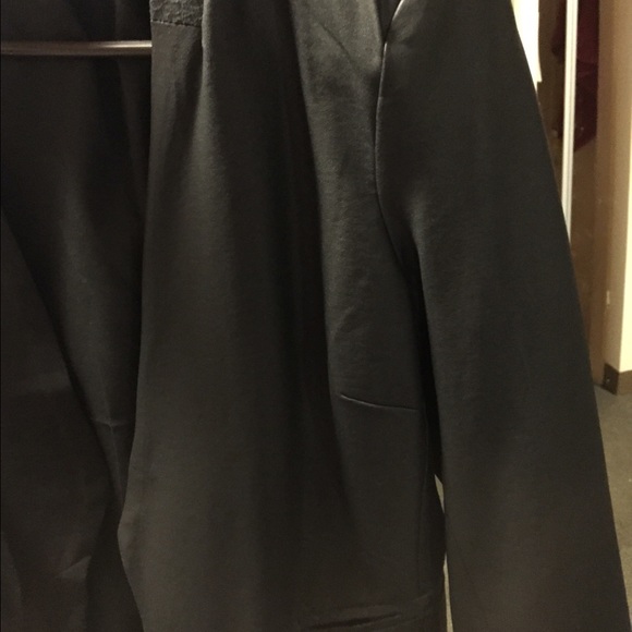 Black blazer - Picture 2 of 2