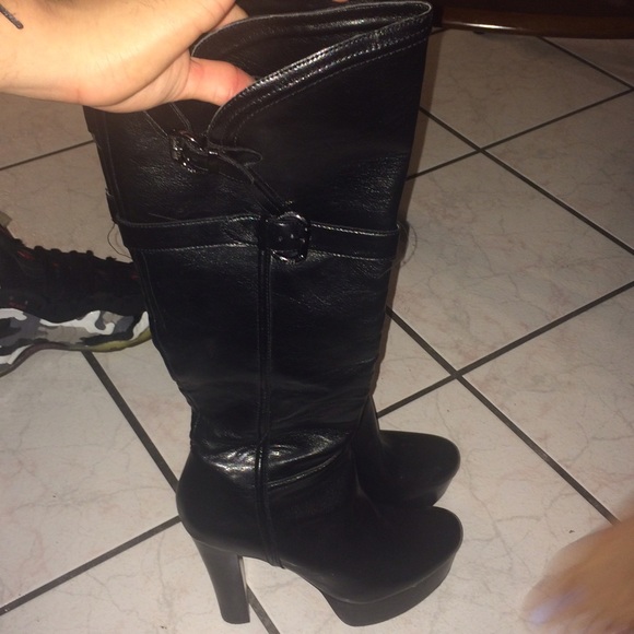 Guess boots