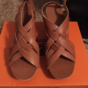 Brown and gold rocket dog wedges size 7.5