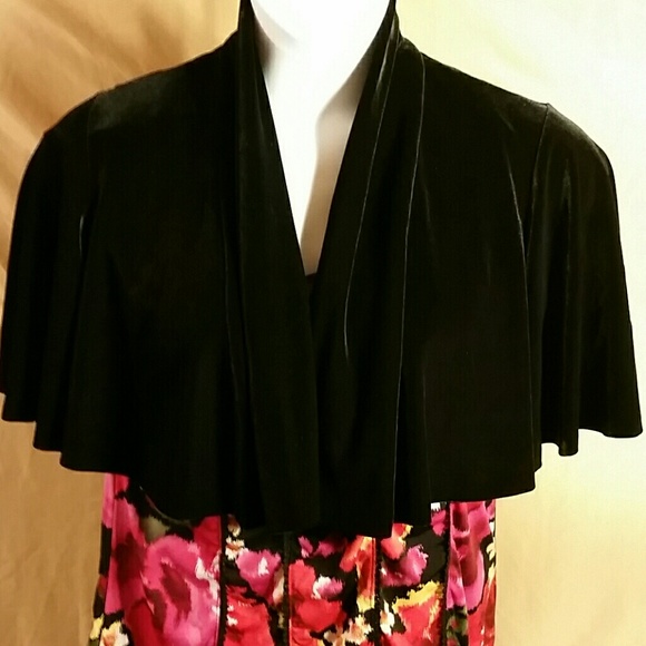 Black Velvet Cropped Evening Jacket Size Small - Picture 1 of 3