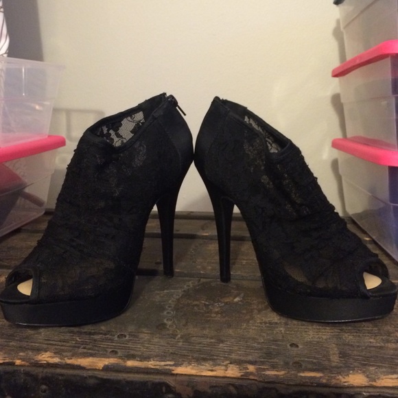 Satin and lace black booties