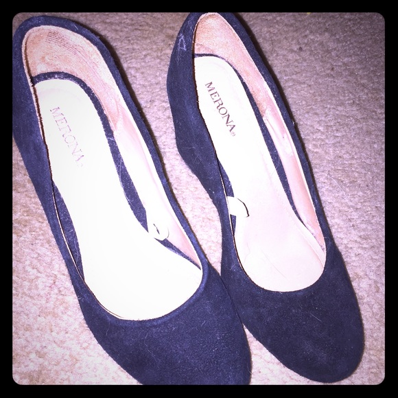 Wedged dressy shoes