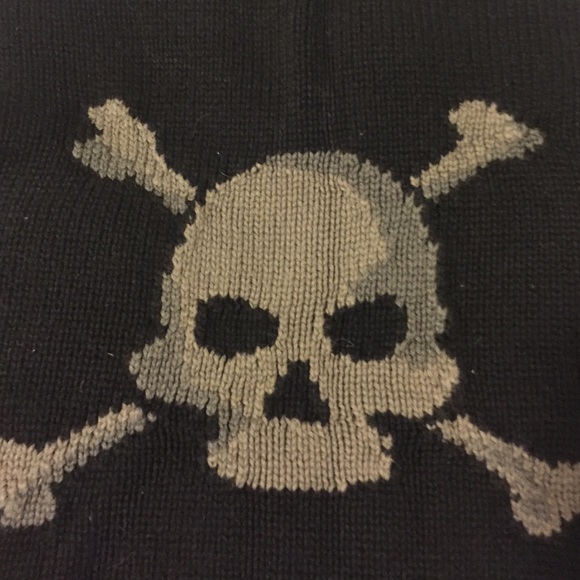 black sckull sweater - Picture 3 of 3