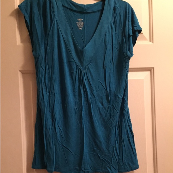 ❌Sold❌Turquoise V Neck Top