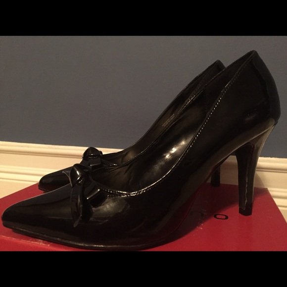 Black patent leather heel size 7