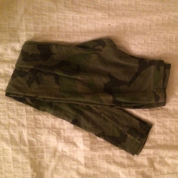 BRANDY MELVILLE army camouflage leggings