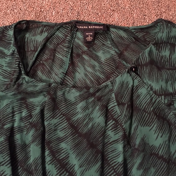 Banana Republic silk shirt sleeve top - Picture 2 of 2