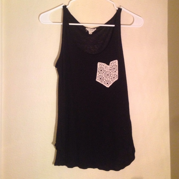 Black tank top with lace frocket - Picture 1 of 1