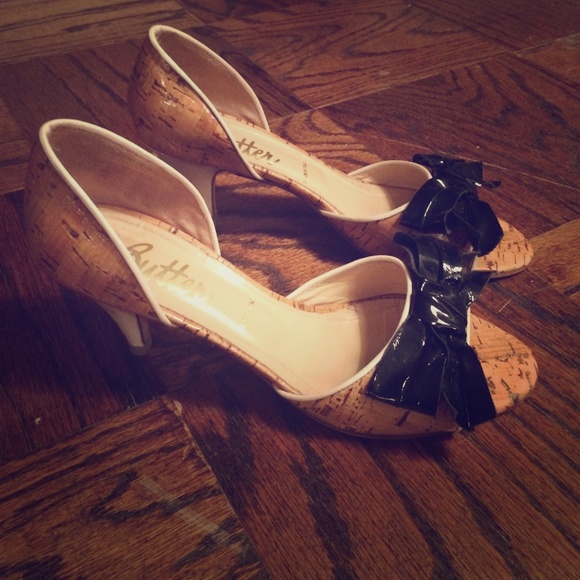 Lightly worn camel colored, open toe kitten heels