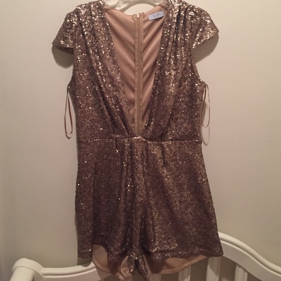 Short sleeve sequined romper