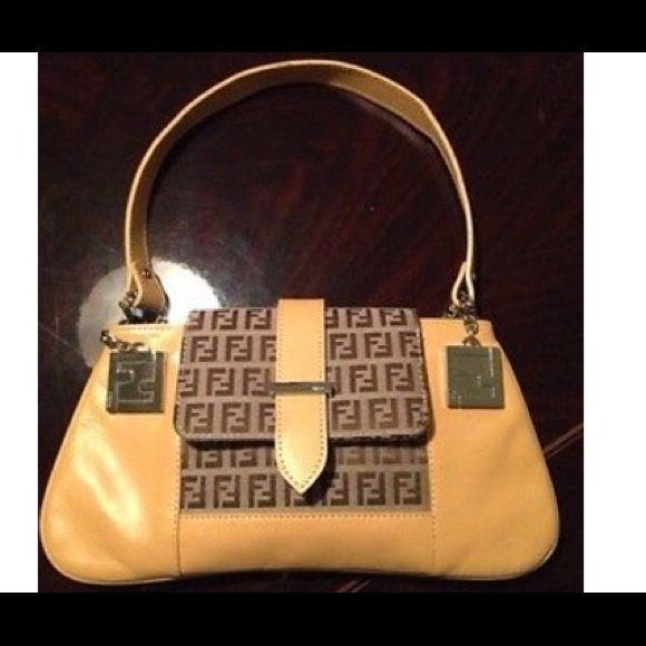 FENDI CLUTCH