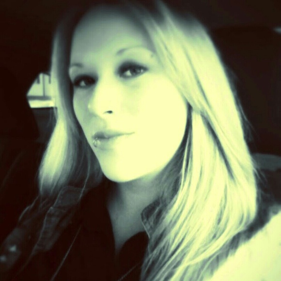 Meet your Posher, Kailey - Picture 1 of 1