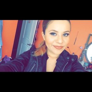 Meet your Posher, Andrea