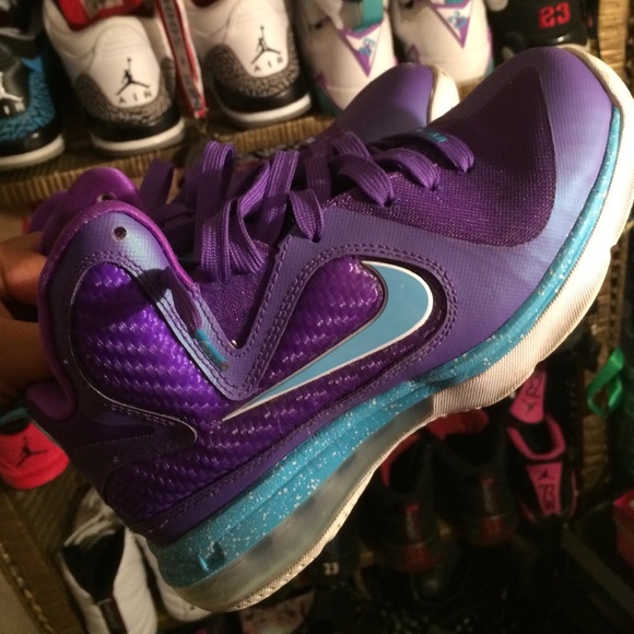 Hornets. Size 4
