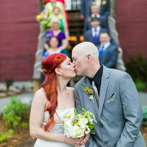 Meet your Posher, Stephanie - Picture 3 of 4