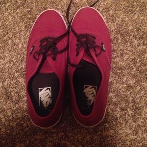 Maroon low-bottom Classic Vans