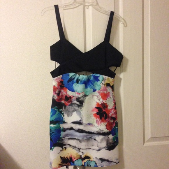 ❌SOLD❌ Zara cut-out dress M