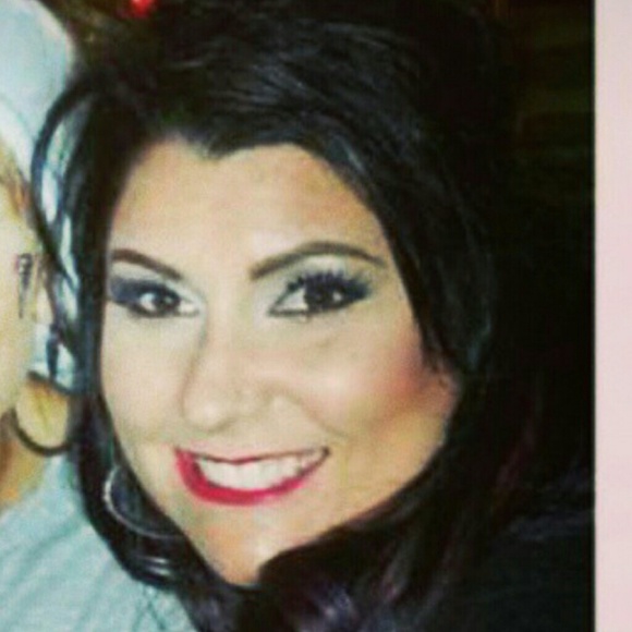 Meet your Posher, Tiffany - Picture 2 of 2
