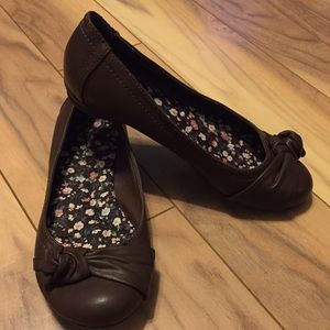 💥Reposhing brown flats💥