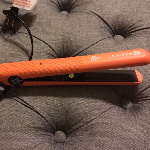 Valectric straightener