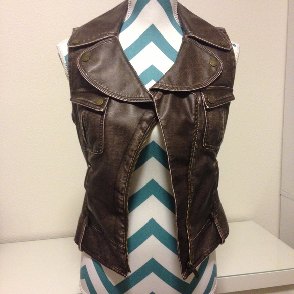 Bebe faux leather sleeveless jacket small