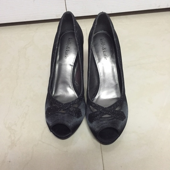 Heels - Picture 2 of 3