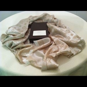 Louis Vuitton Monogram Shawl