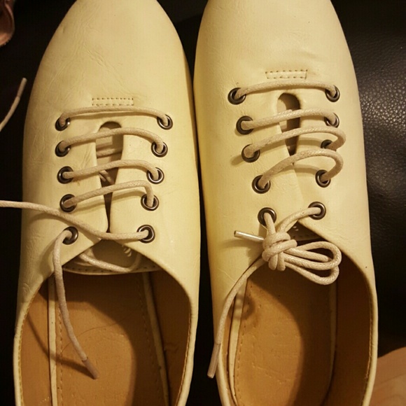 Oxford tie up flats