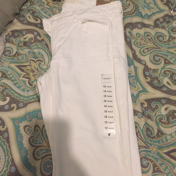 White American Eagle skinny jeans/ jeggings