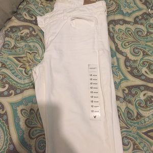 White American Eagle skinny jeans/ jeggings