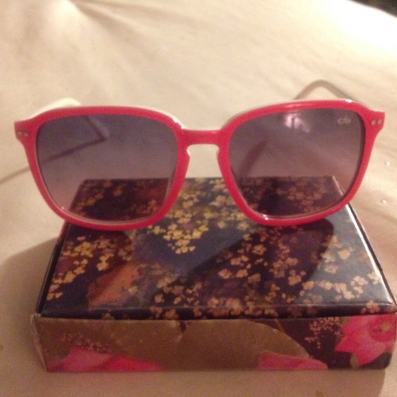 Hot pink fun 70s style sunnies