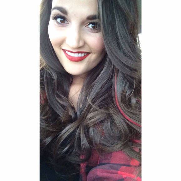 Meet your posher! 💋