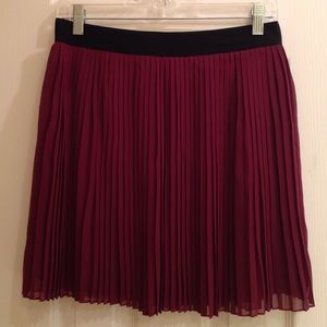 Forever 21 ✨ Pleated Skirt