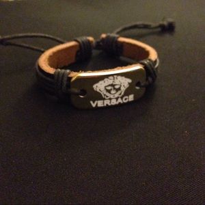 Fashion gold/leather bracelet