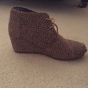 Leopard TOMS boogie wedges