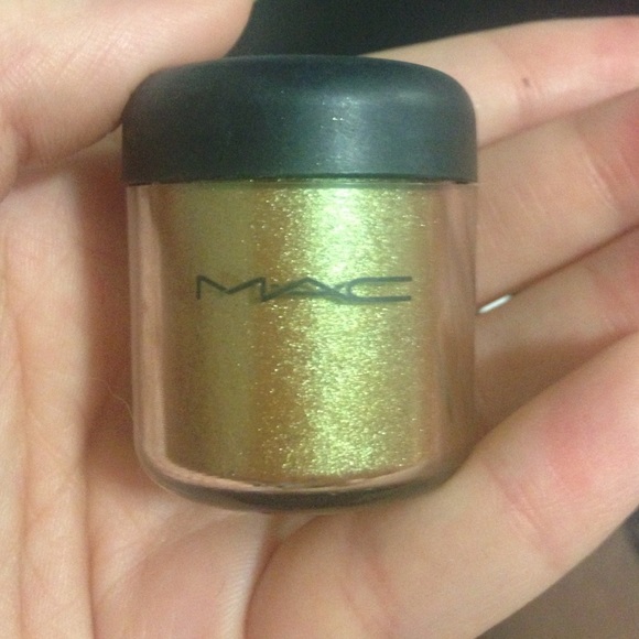 *HOLD BUNDLE FOR @nicerose MAC Pigment in Old Gold