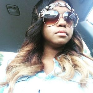 Meet your Posher, Sarina-joi