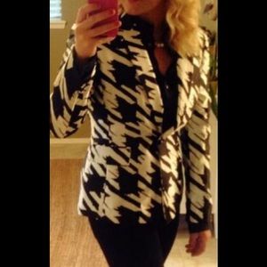 Fun silk houndstooth blazer. Worn twice