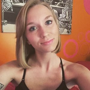 Meet your Posher, Caitlin