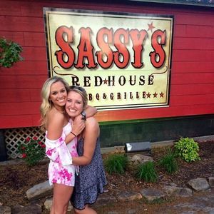 Meet your Posher, Caroline