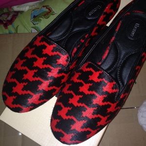 Theme black red houndstooth shoes sz 7