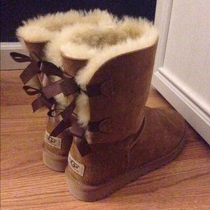Bailey Bow Uggs in Chestnut