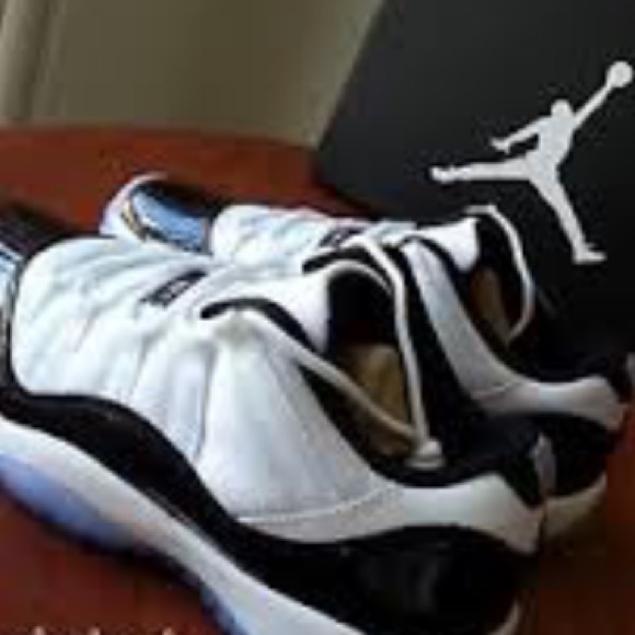 Jordan 11 low - Picture 1 of 3