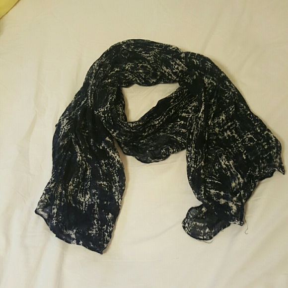 🚫SOLD🚫Express scarf