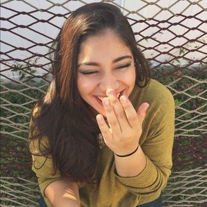 Meet your Posher, Demi