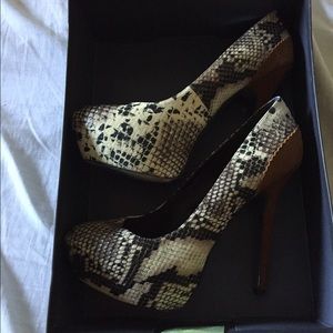 Size 8 halston heels!