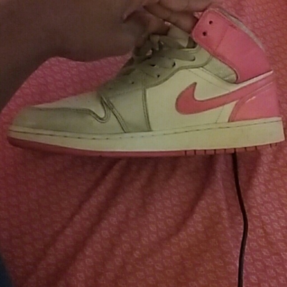 Sneaker - Picture 3 of 4