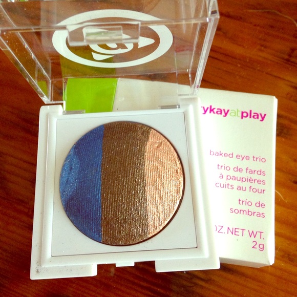 Out of the Blue eyeshadow